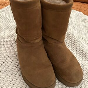 Ugg ultimate short chestnut boots with waterproof rubber sole size women’s 9